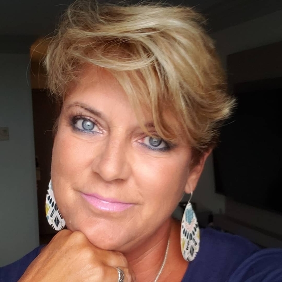 Meet your Posher, Susan - Picture 1 of 1